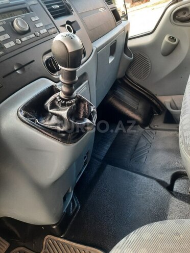 Ford Transit-8