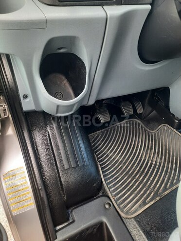 Ford Transit-9