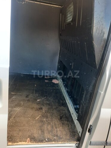 Ford Transit-13