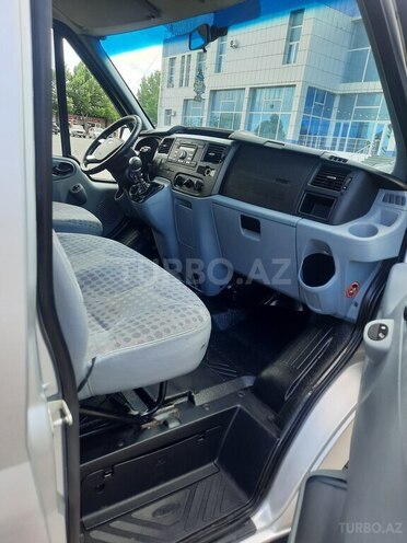 Ford Transit-14