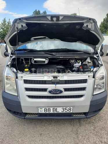 Ford Transit-15
