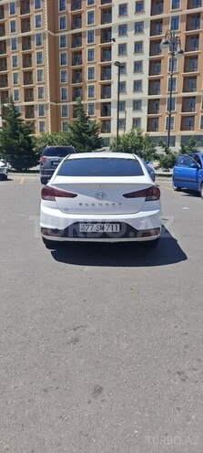 Hyundai Elantra-2