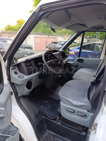 Ford Transit-4