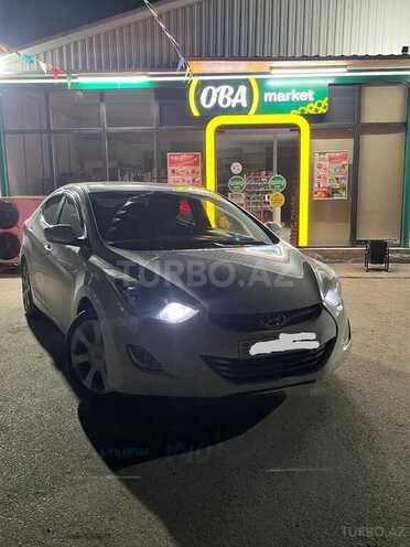 Hyundai Elantra-1