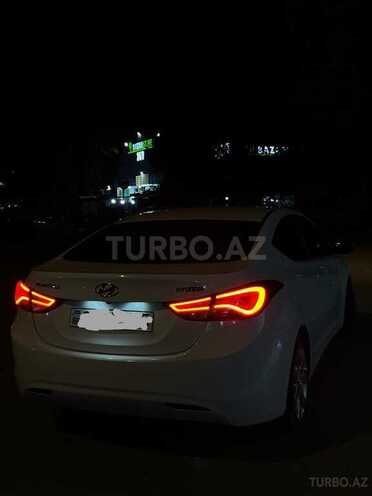 Hyundai Elantra-2