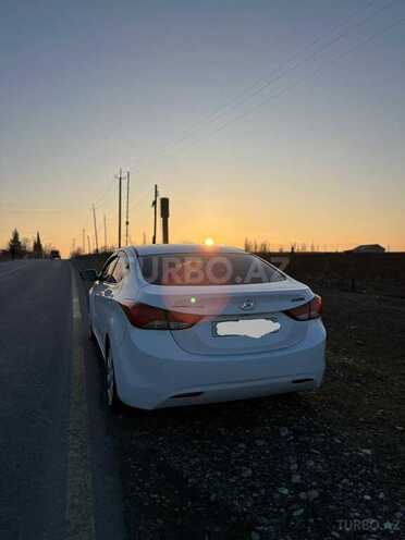 Hyundai Elantra-4