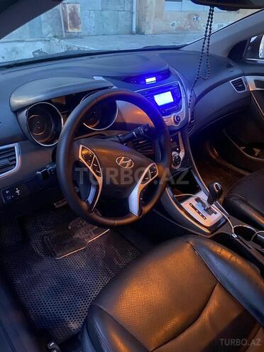 Hyundai Elantra-7