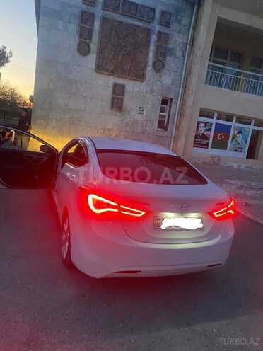 Hyundai Elantra-8