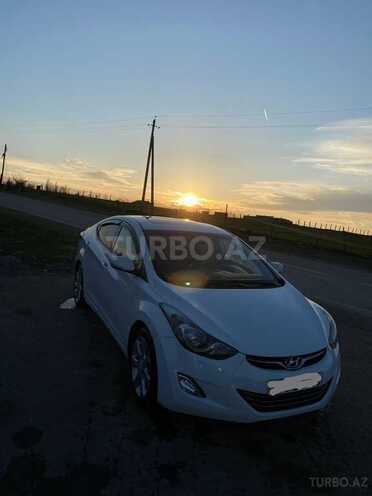 Hyundai Elantra-9