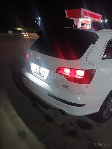 Audi Q7-6