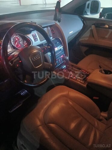 Audi Q7-9