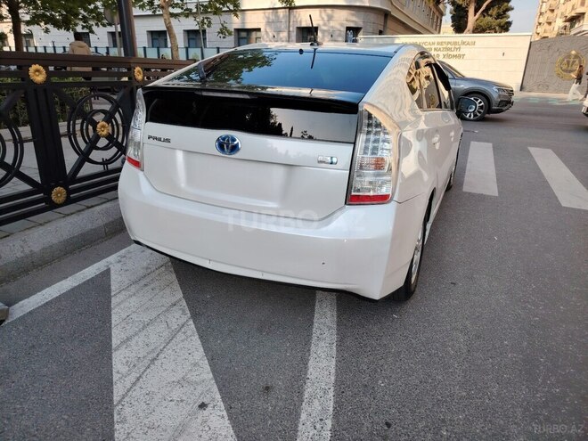 Toyota Prius-3