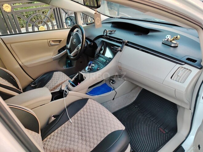 Toyota Prius-8