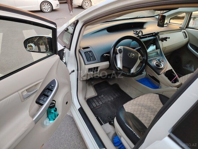 Toyota Prius-11