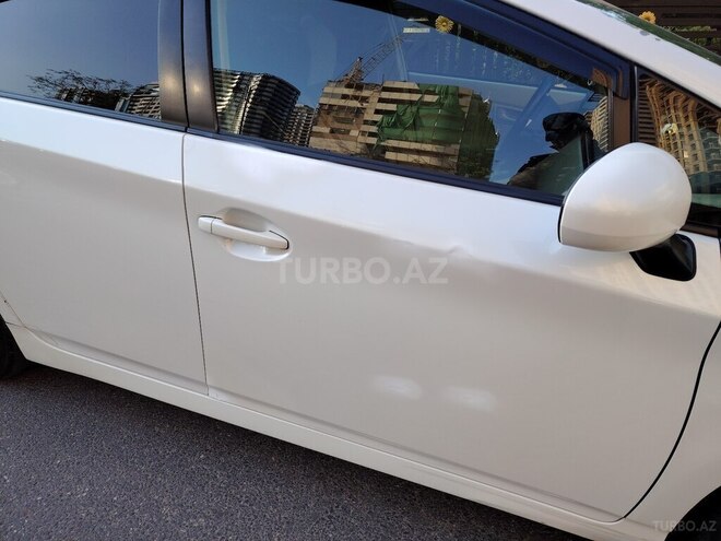 Toyota Prius-12