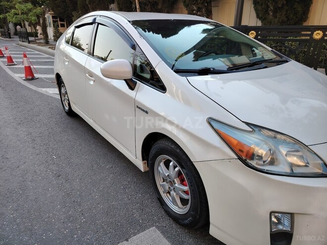 Toyota Prius-13
