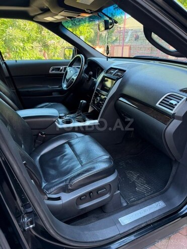 Ford Explorer-5