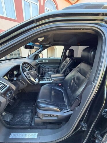 Ford Explorer-7