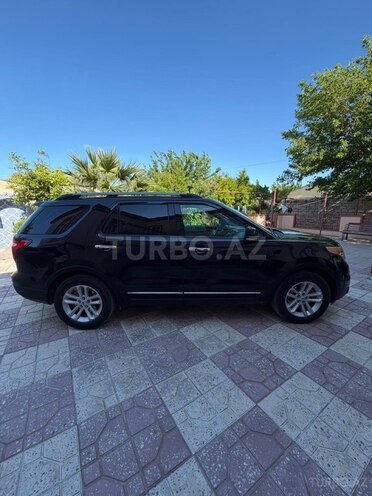 Ford Explorer-3
