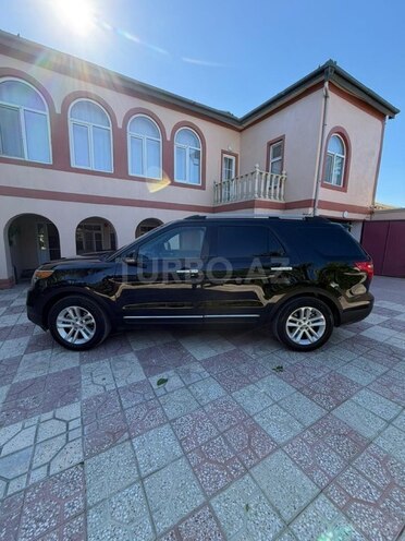 Ford Explorer-2