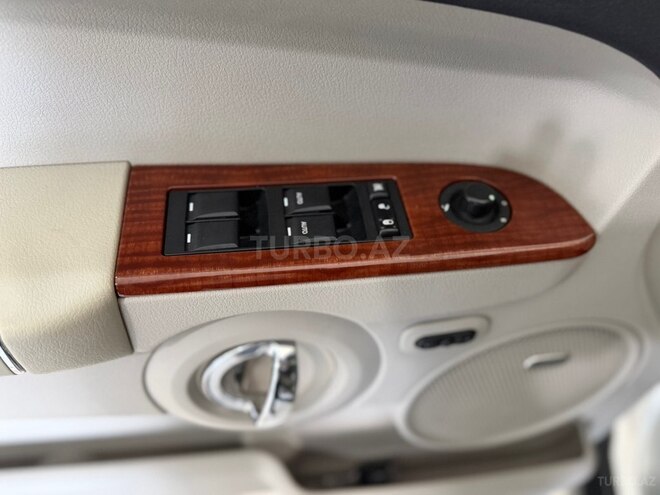Jeep Commander-8