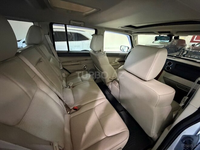 Jeep Commander-12