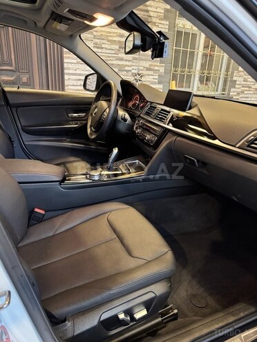 BMW 320d-11