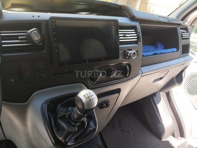 Ford Transit-14