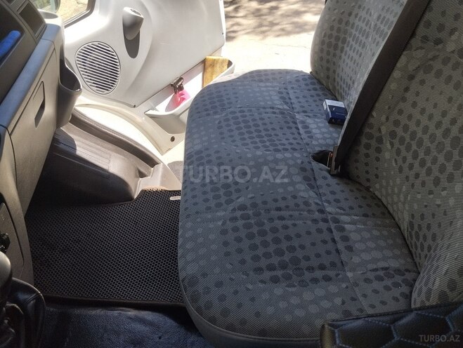 Ford Transit-13