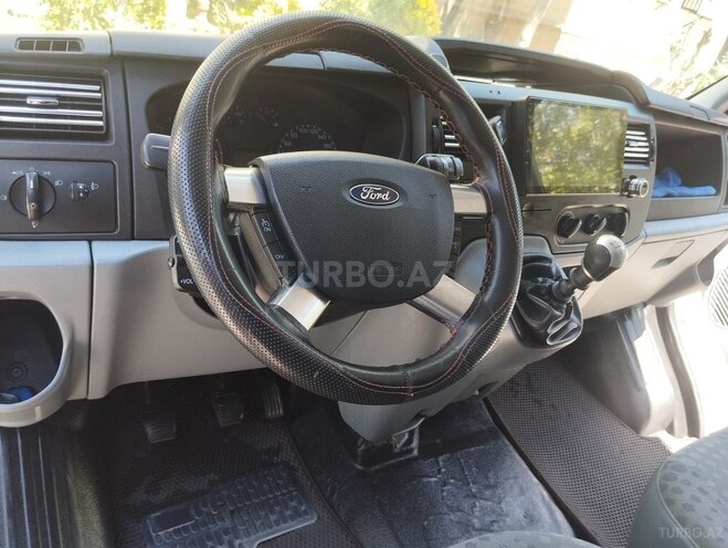 Ford Transit-3
