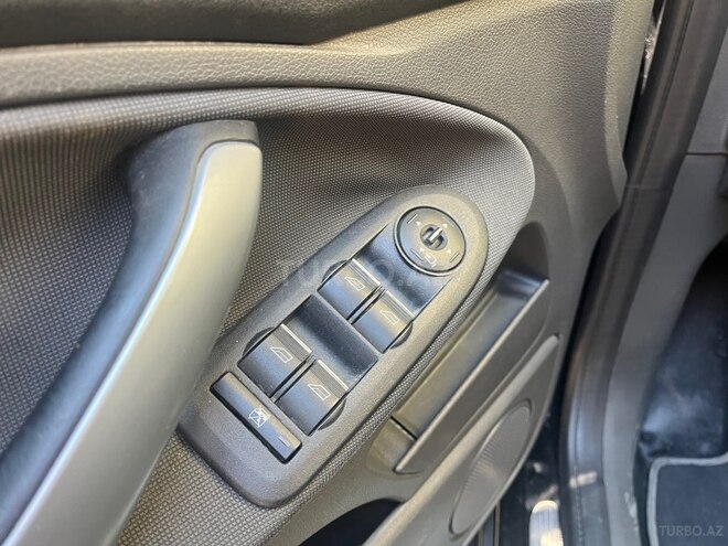 Ford Kuga-7