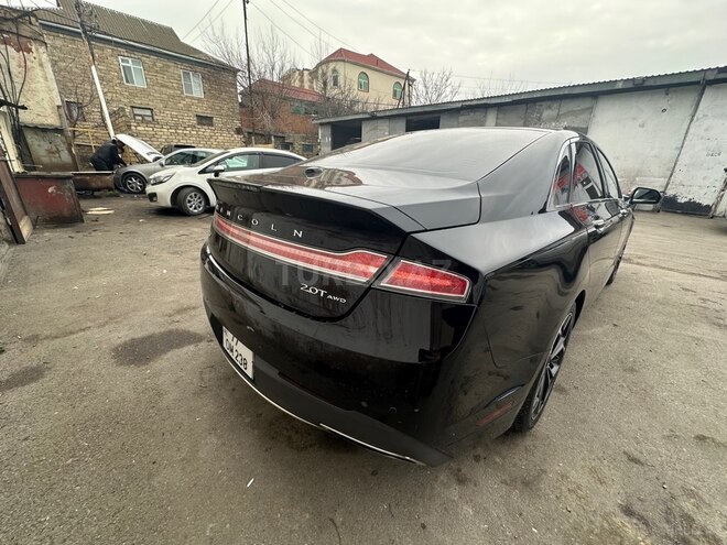 Lincoln MKZ-4