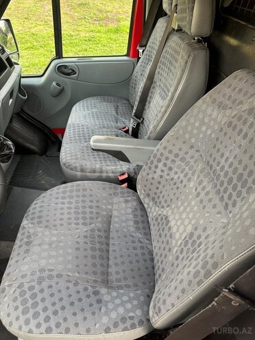 Ford Transit-11