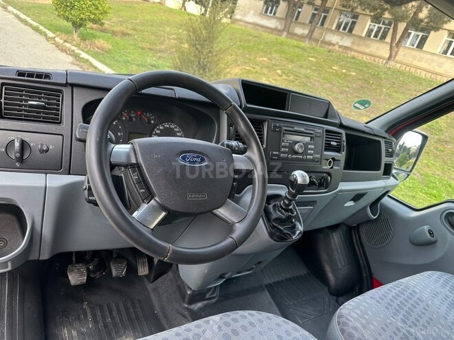 Ford Transit-12