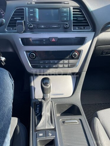 Hyundai Sonata-12