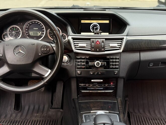 Mercedes E 350-11
