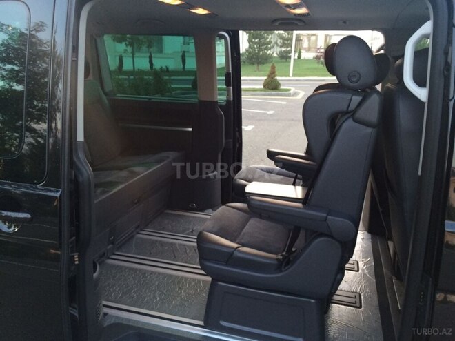 Volkswagen Multivan-11