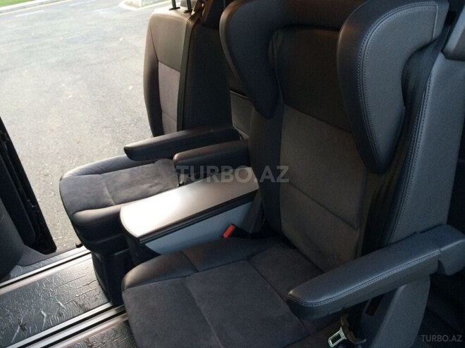 Volkswagen Multivan-10