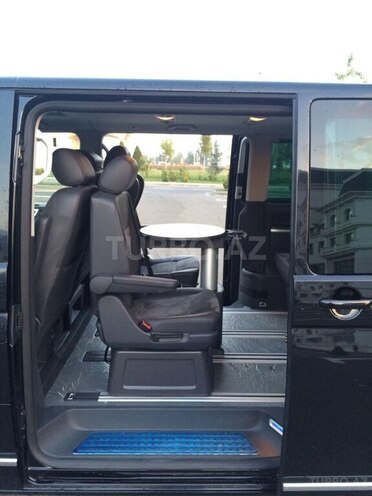 Volkswagen Multivan-9