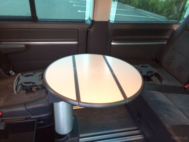 Volkswagen Multivan-17