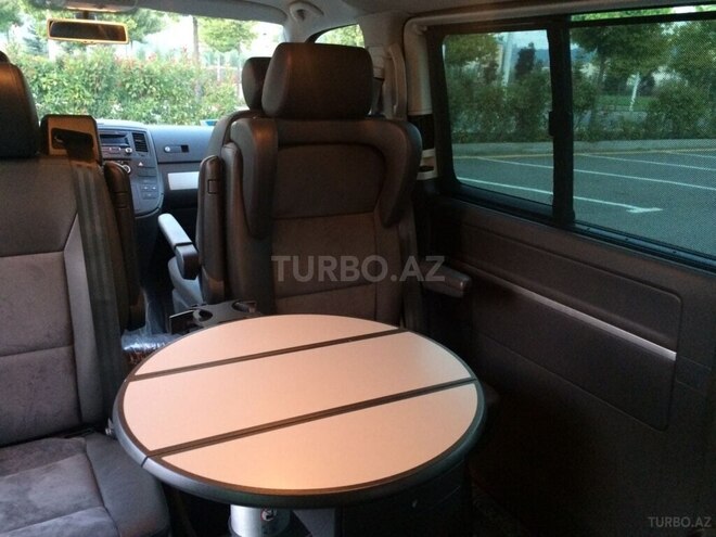 Volkswagen Multivan-13