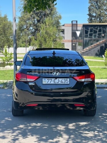 Hyundai Elantra-11
