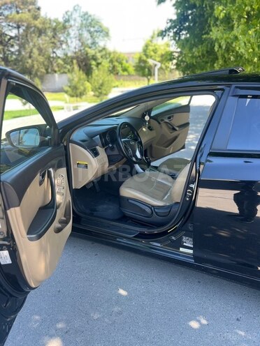 Hyundai Elantra-4