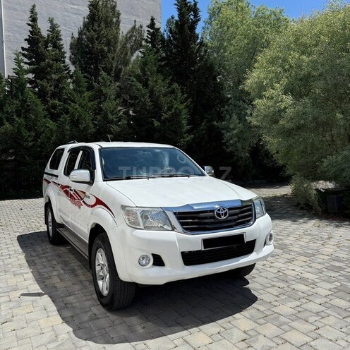Toyota Hilux-1