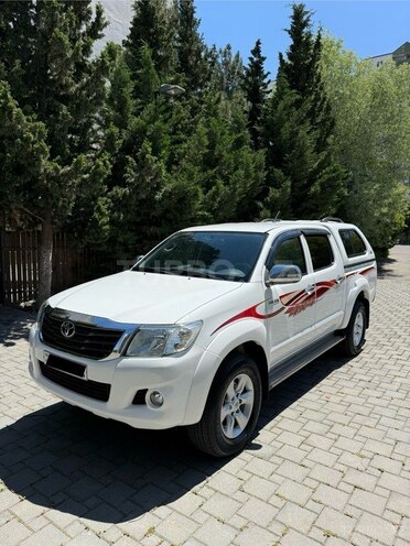 Toyota Hilux-2