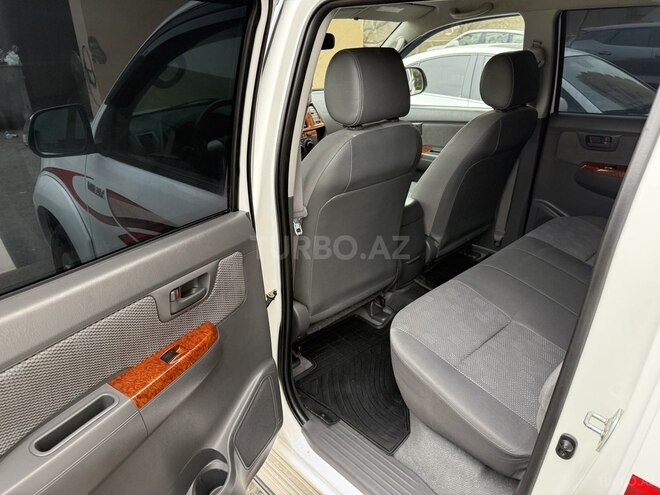 Toyota Hilux-9