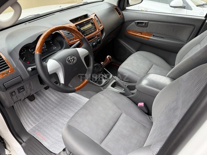 Toyota Hilux-10