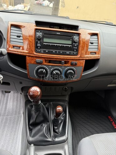 Toyota Hilux-11