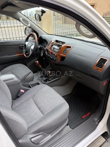 Toyota Hilux-7