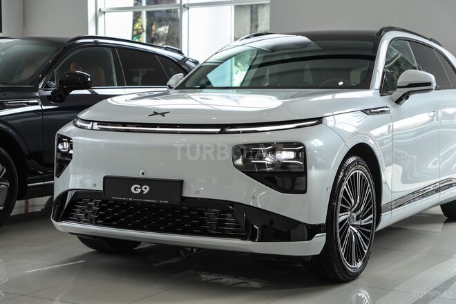 XPeng G9-4